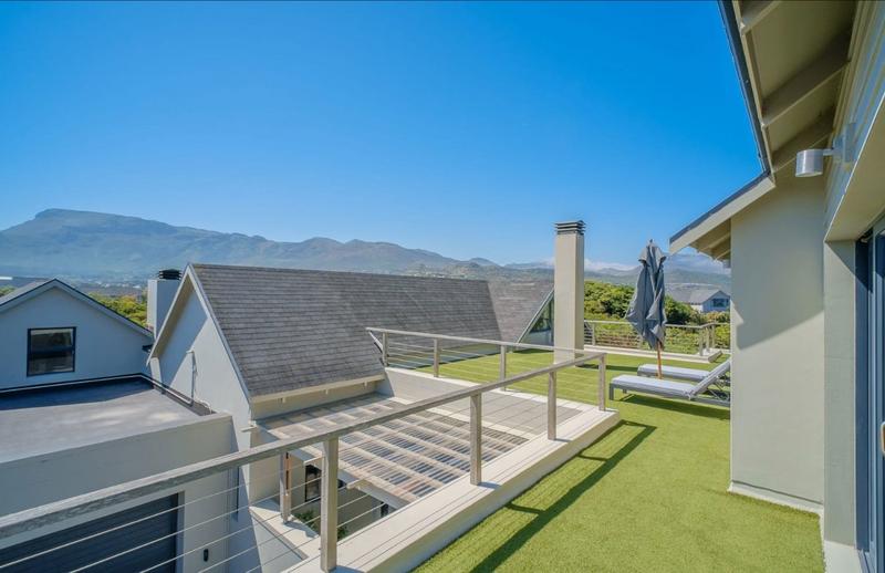 4 Bedroom Property for Sale in Lake Michelle Western Cape